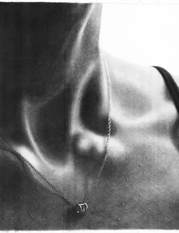 Closeup of a woman's clavicle with its extra bone. 